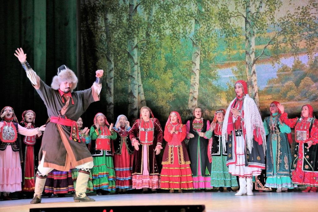 Фольклор башкирии. Флешмоб национальный костюм. Башкирские артисты. Жюри дуслык тирмахе центр народного творчества башкортостан. Центр народного творчества башкортостан.