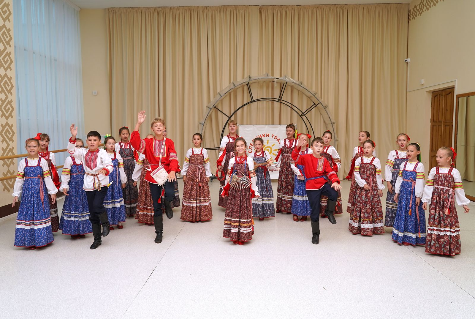 Межрегиональный фестиваль-конкурс детских и семейных фольклорных коллективов «Наследники традиций» назвал имена победителей