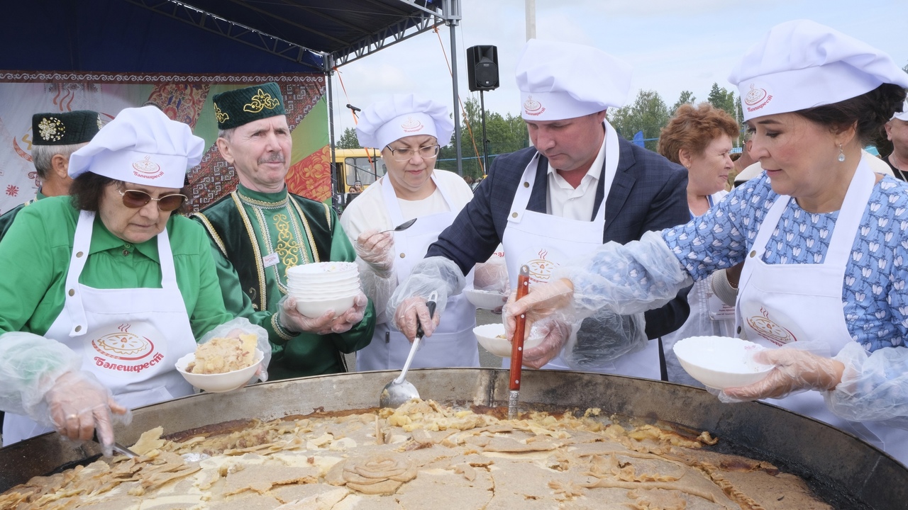 Фестиваль традиционной национальной кухни «БэлешФест» в седьмой раз порадовал гостей Буздякского района своим гостеприимством и вкусными блюдами