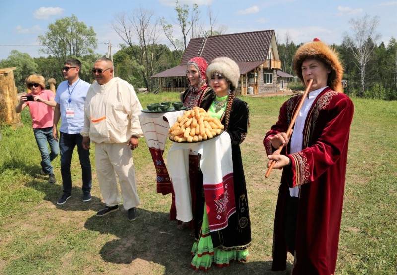 Третий день фестиваля «Берҙәмлек»: стрельба из лука, бой с мешками, башкирские национальные блюда