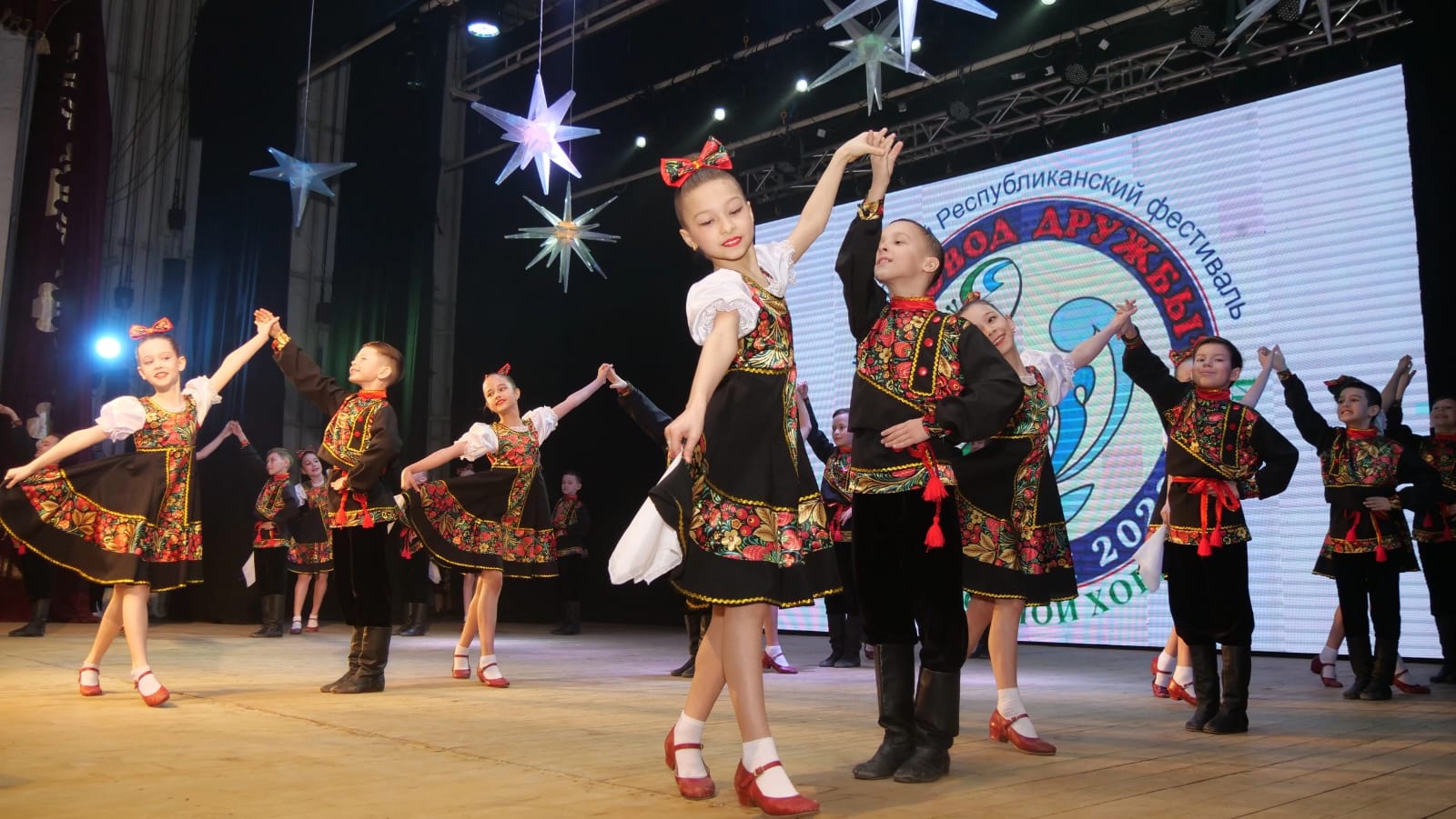  В г. Туймазы проходит IX Открытый Республиканский фестиваль детской народной хореографии «Хоровод дружбы»