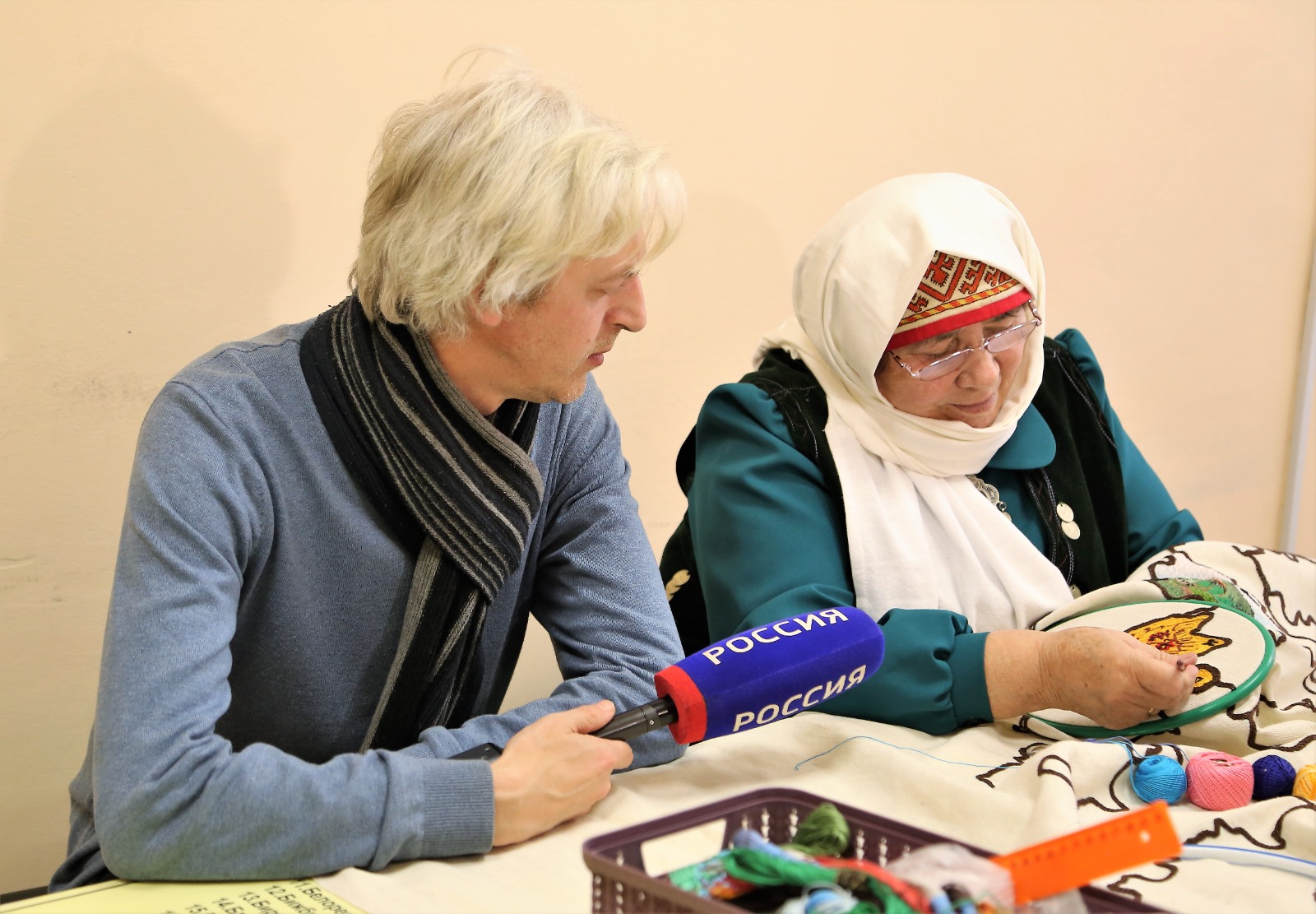 «Вышивать я научилась в семь лет», – говорит участница проекта «Вышитая карта Башкортостана» Габида Валиева
