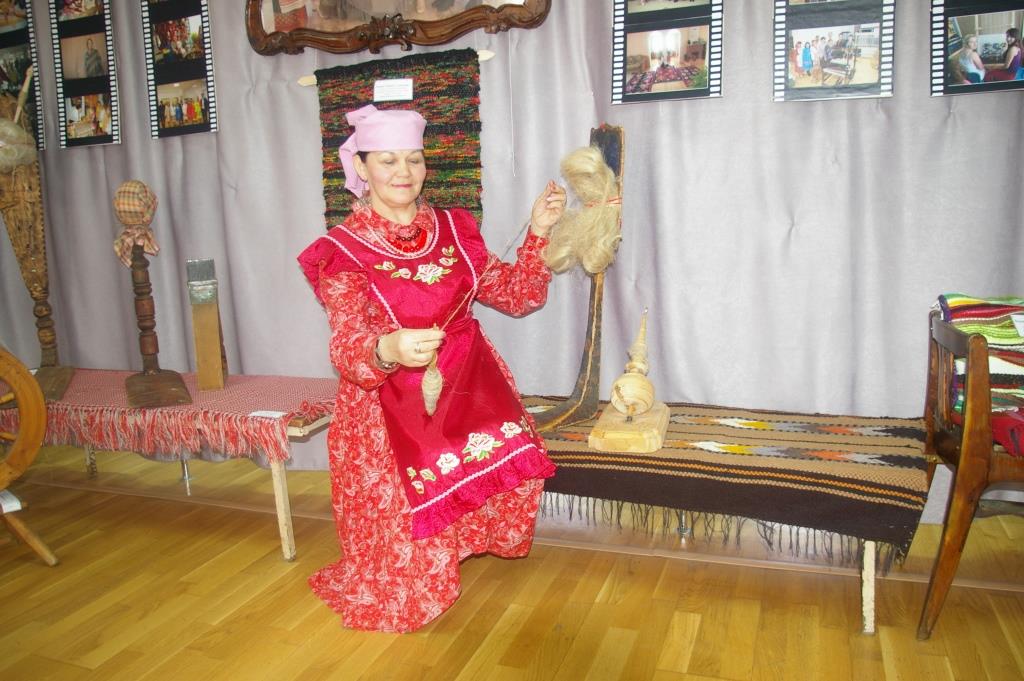 Галерея «Урал» приглашает на выставку и мастер-классы по ткачеству