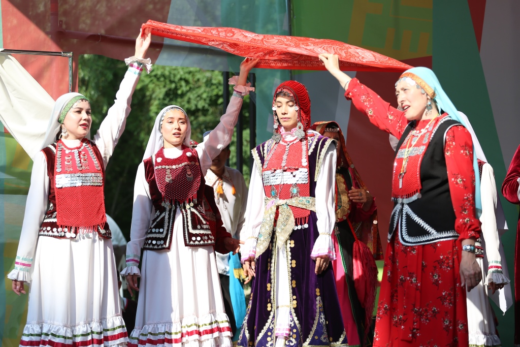 Башкирский фольклорный ансамбль «Ауаз» показал свадебные обряды