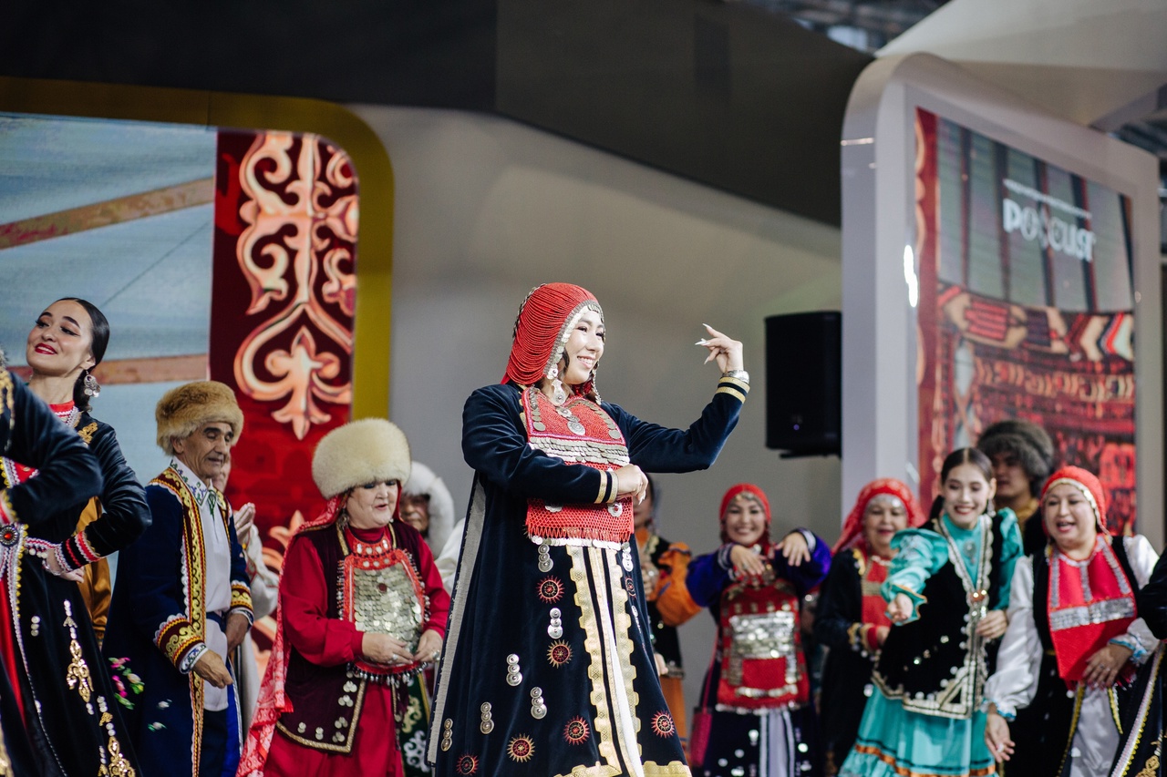 Пара из Башкортостана поженилась в Москве по башкирским народным традициям
