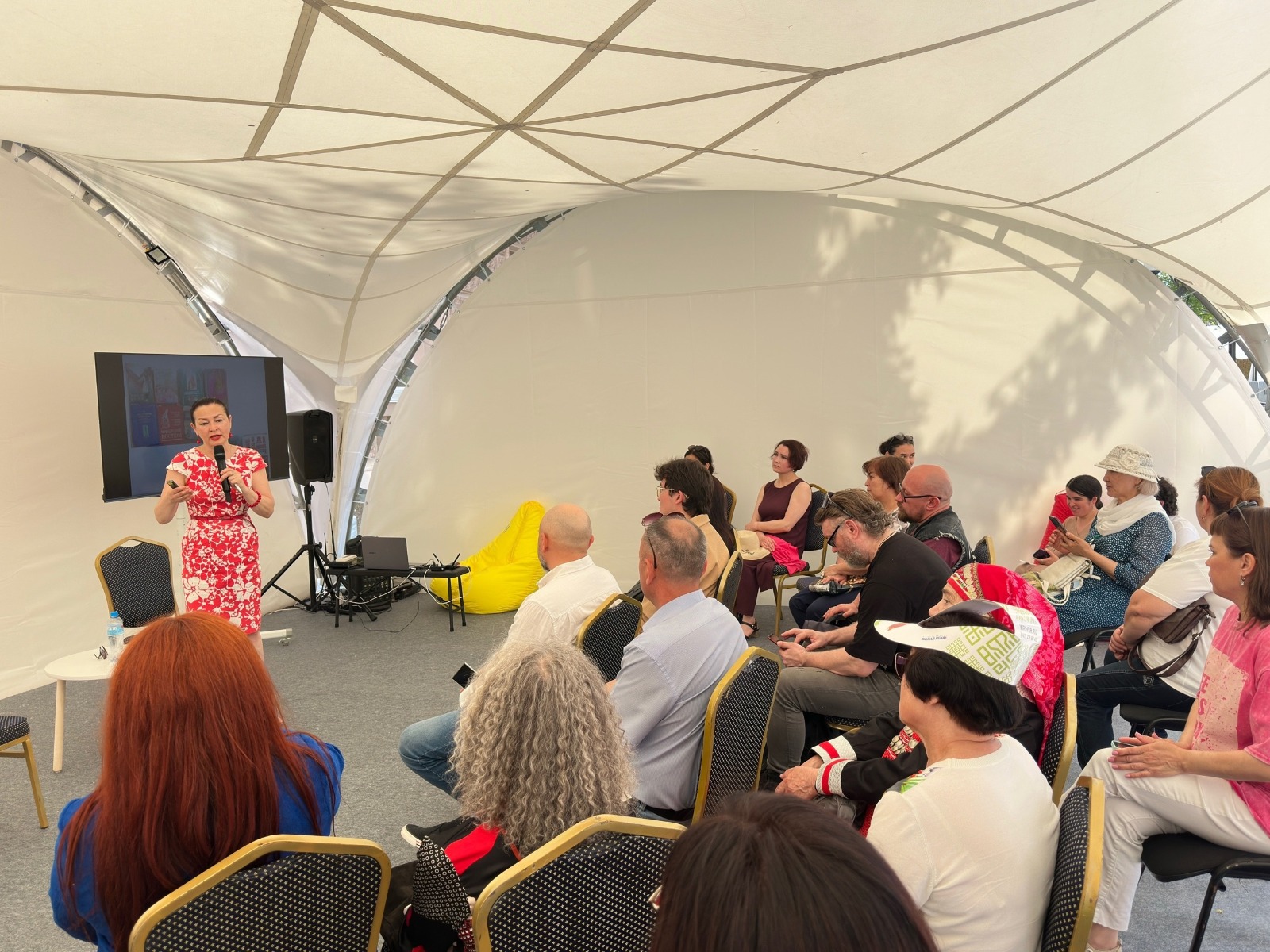 В рамках III Международной книжной ярмарки «Китап-Байрам» рассказали про подготовку к выпуску альбома «Башкирский народный костюм XVIII–XX веков»