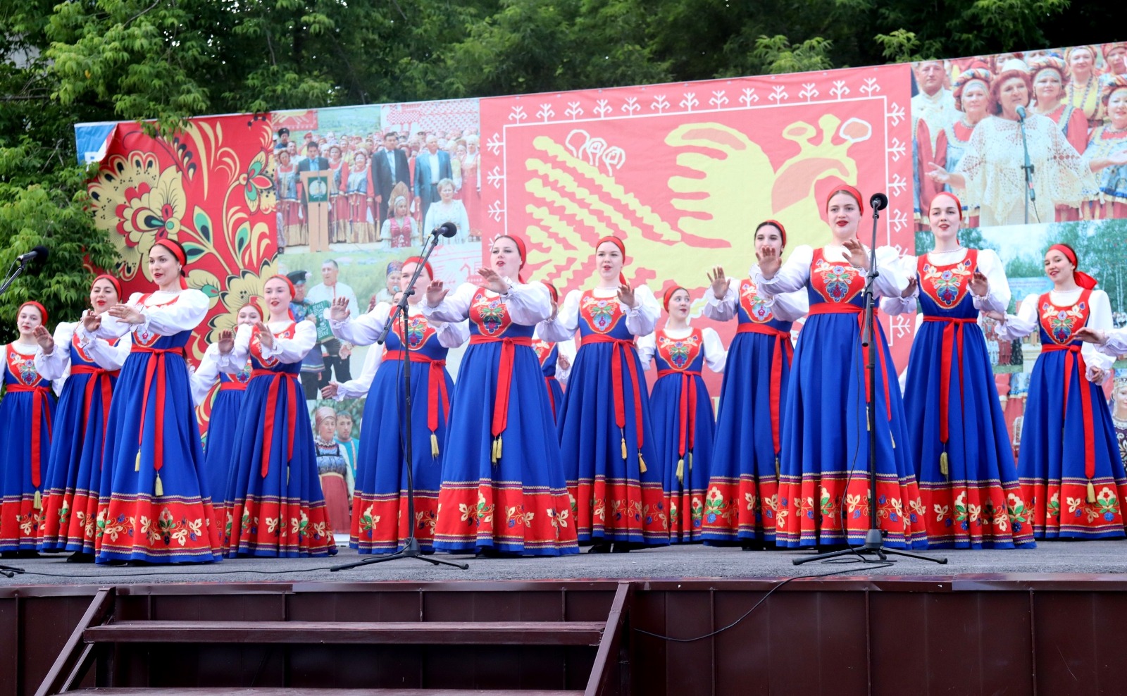 В Белокатайском районе начал работу XVIII Межрегиональный праздник русской песни и частушки
