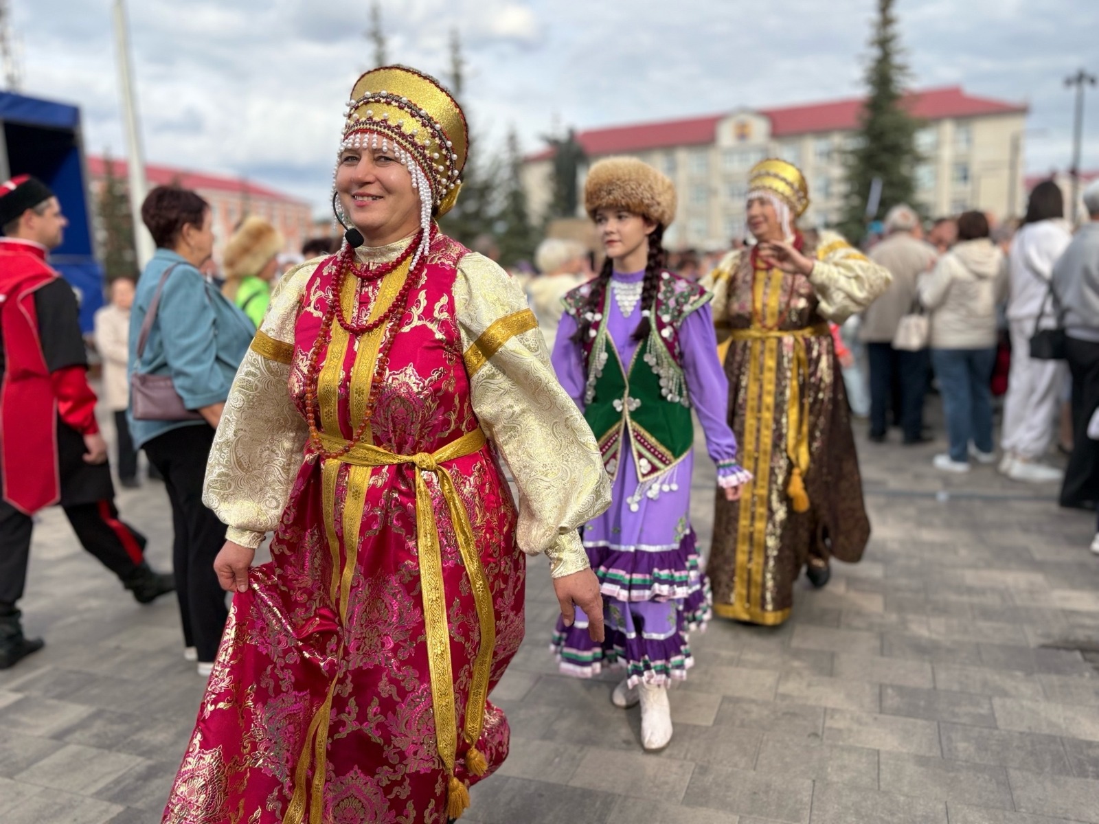 Корпоративтік сексуалдық фотосуреттер Пальто киген жалаңаш фотолар