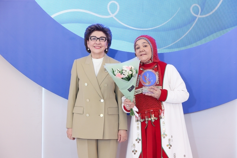 Руководитель башкирского ансамбля «Ауаз» Республиканского центра народного творчества  РБ получила награду  в Москве