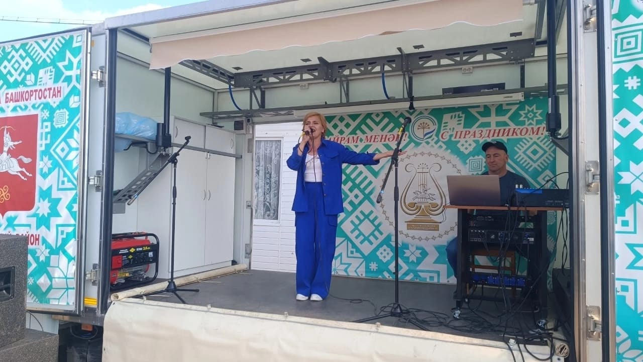 Автоклуб Салаватского района представил жителям концертную программу «О чем поет деревня»