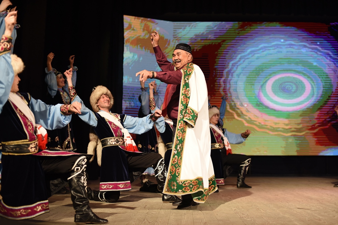 В рубрике «Жизнь замечательных людей» - руководитель народного ансамбля танца «Ляйсан» Учалинского района Мидахат  Алсынбаев
