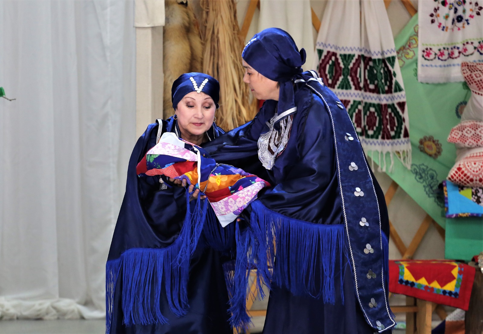 Народная студия башкирского народного костюма «Селтәр» представила концерт «Сокровища родов»