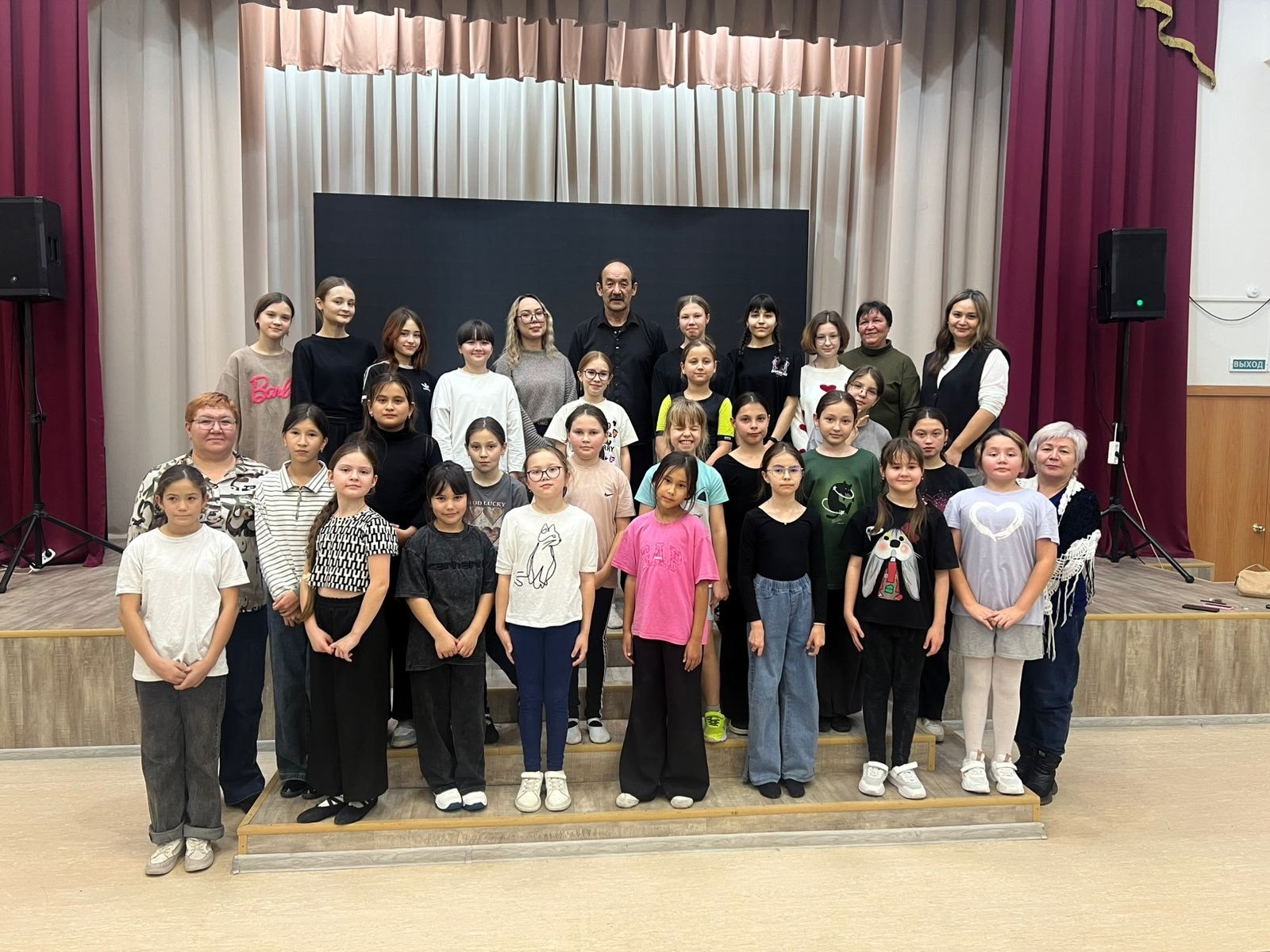 В Сафакулевском округе Курганской области состоялся чередной цикл лекций и мастер-классов по башкирской хореографии