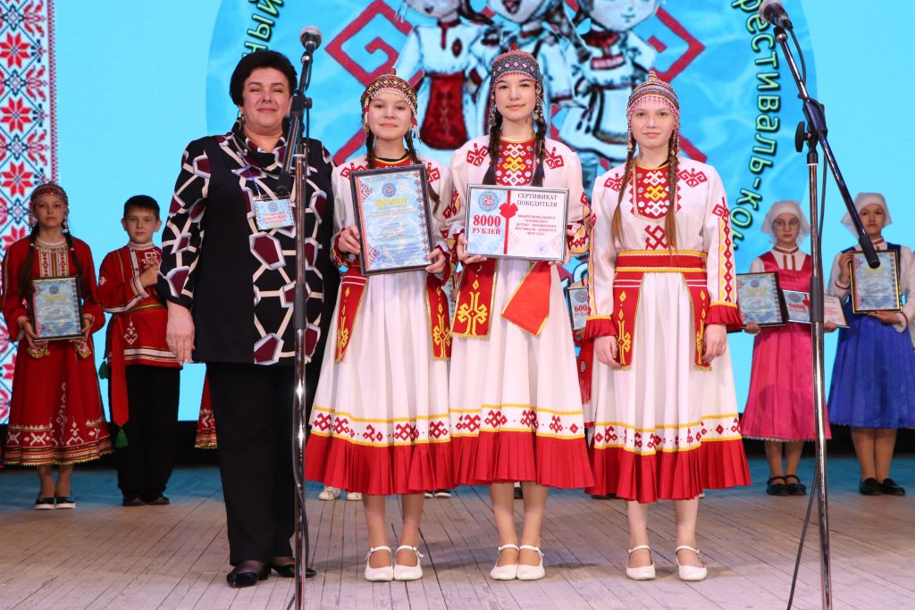 18 мая в Бижбулякском Доме культуры состоялся Межрегиональный чувашский детско-юношеский фестиваль-конкурс «Шур Çал» («Белый Родник»)