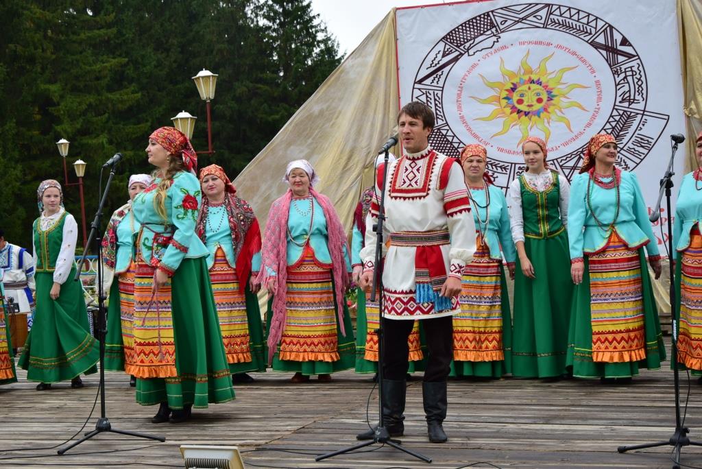 традиции россии. культурные традиции россии. фольклор сегодня. русский народный хоровод. народный фольклор россии.