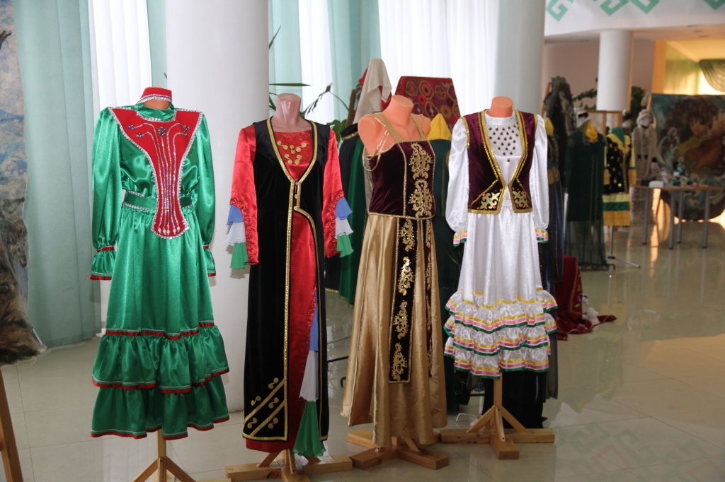 Народный башкирский костюм женский