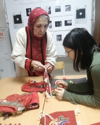 Студентов БГУ обучили тамбурной вышивке и изготовлению традиционной славянской куклы 