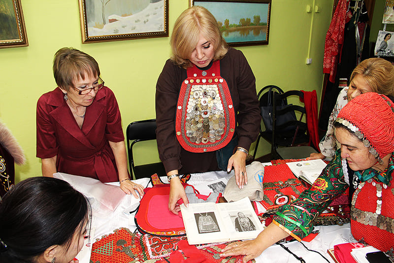 В Оренбурге прошел мастер-класс  по изготовлению башкирских национальных нагрудников 