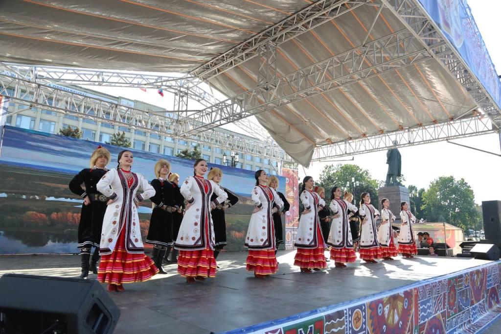 Народный ансамбль народного танца «Аманат» участвует на фестивале в Дагестане