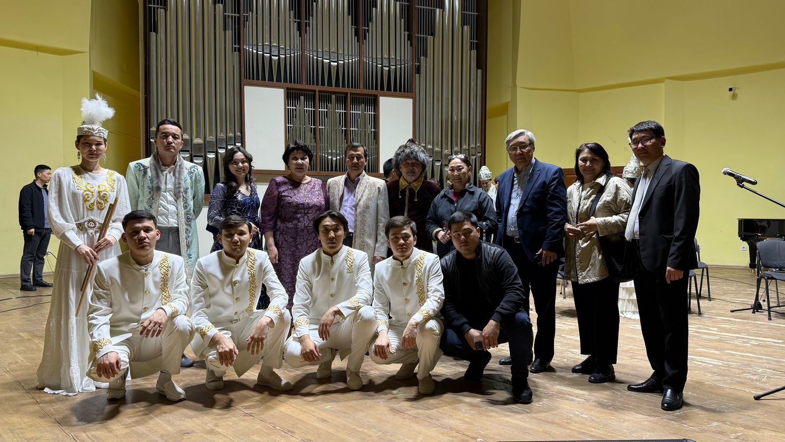 Искусство игры на курае представили в Казахстане на международном фестивале «Парад старинных музыкальных инструментов»