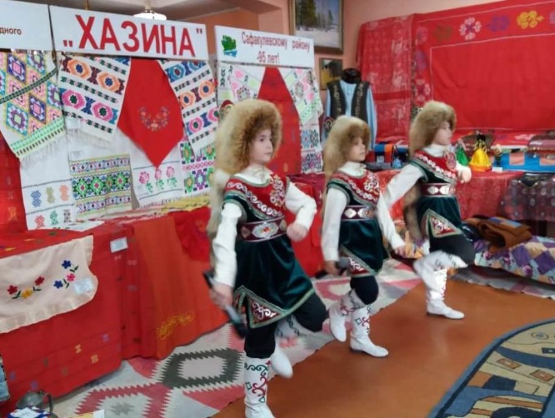В Курганской области провели выставку башкирского традиционного декоративно-прикладного творчества «Хазина»