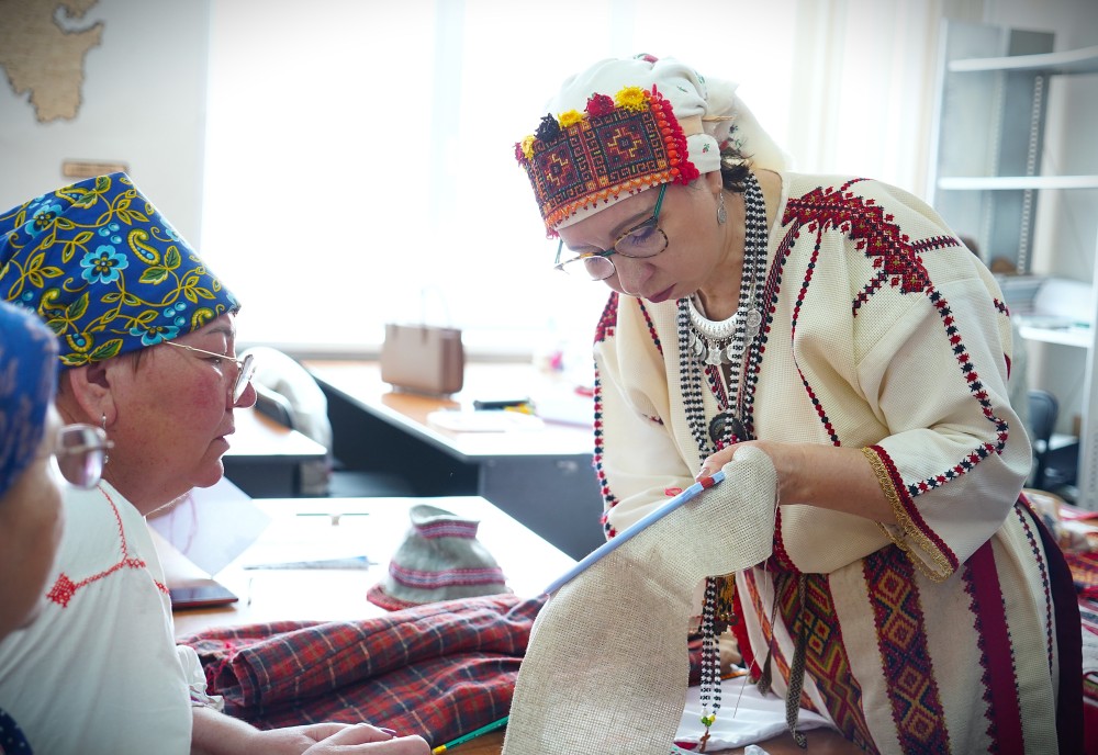 Стартует прием заявок на участие в Межрегиональном этнофестивале-конкурсе фольклорных коллективов финно-угорских народов «Ший мундыра» («Серебряный клубок») 