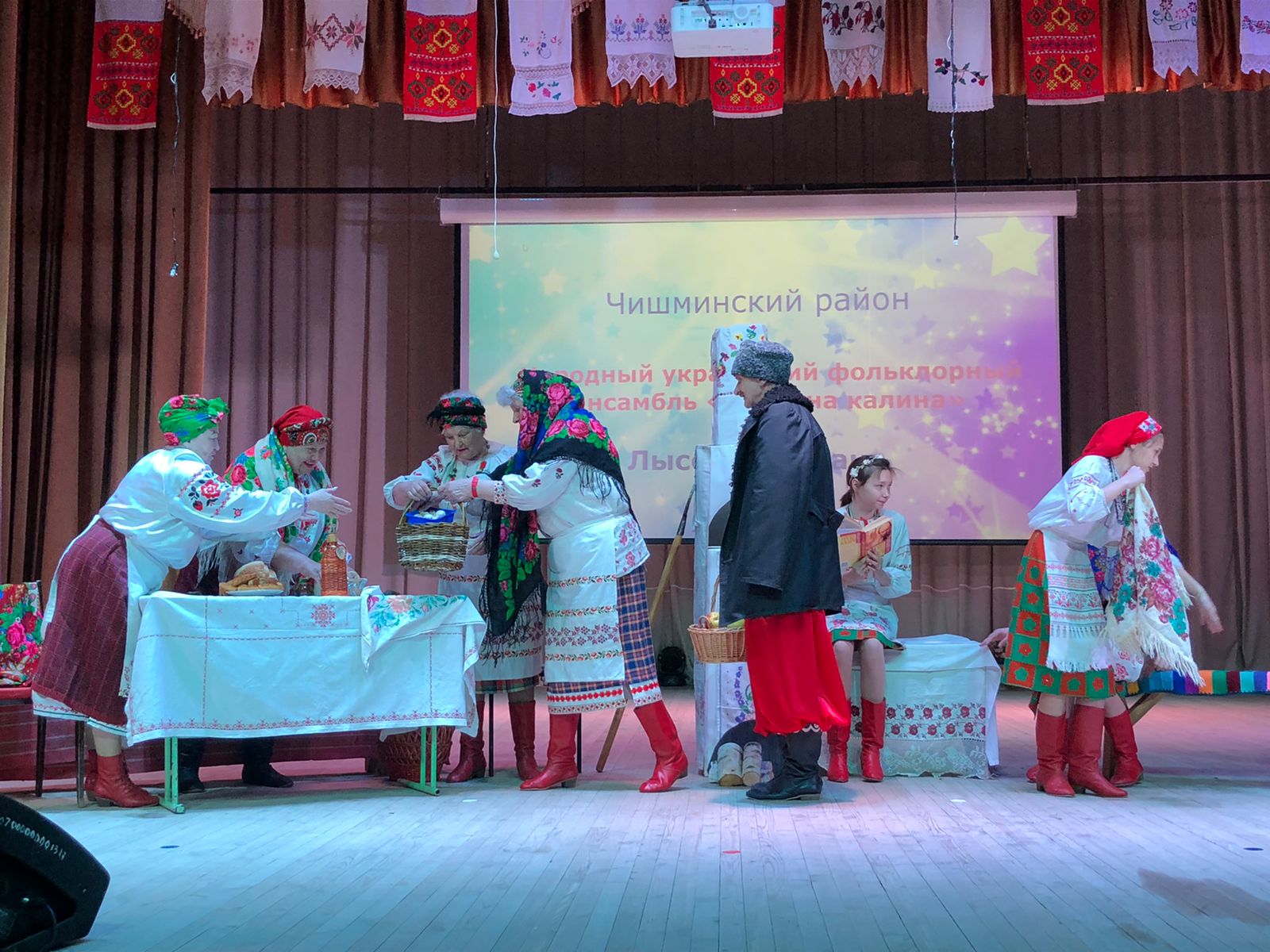В Давлекановском районе проходит открытый районный фестиваль фольклорных коллективов «Жемчужины народного творчества 2022»
