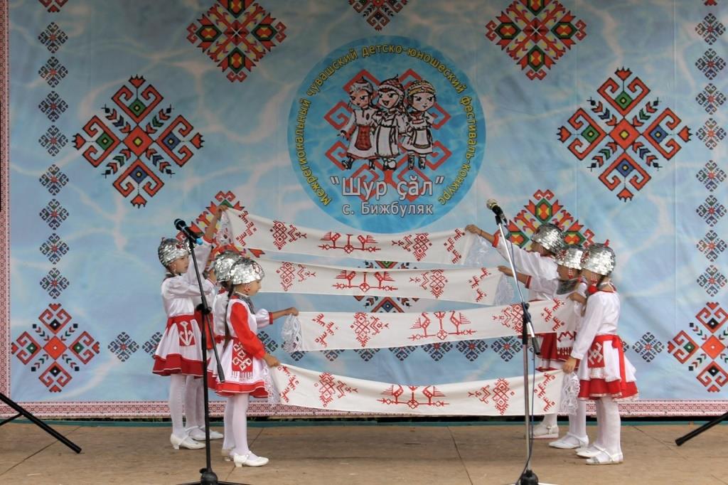 Межрегиональный чувашский детско-юношеский фестиваль-конкурс «Шур ҫӑл» («Белый родник») приглашает к участию 