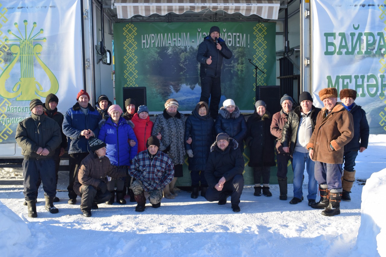 Автоклуб Нуримановского района, полученный в рамках нацпроекта «Культура», продолжает выезжать в отдаленные села