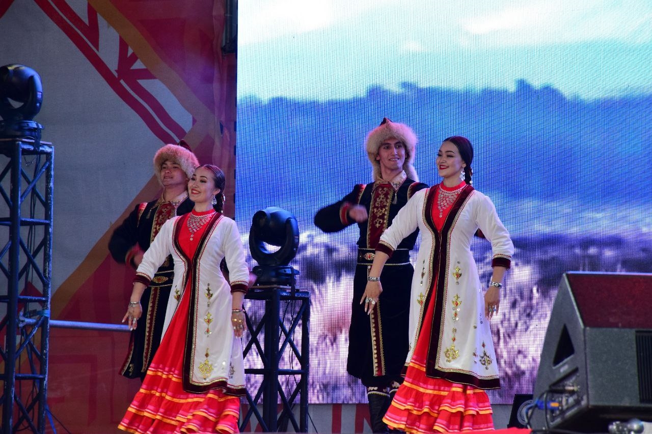 Ансамбль народного танца «Аманат» принимает участие во всероссийском фестивале народного творчества