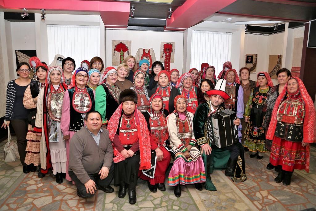 В Уфе открылась выставка национального костюма «Сокровища родов»
