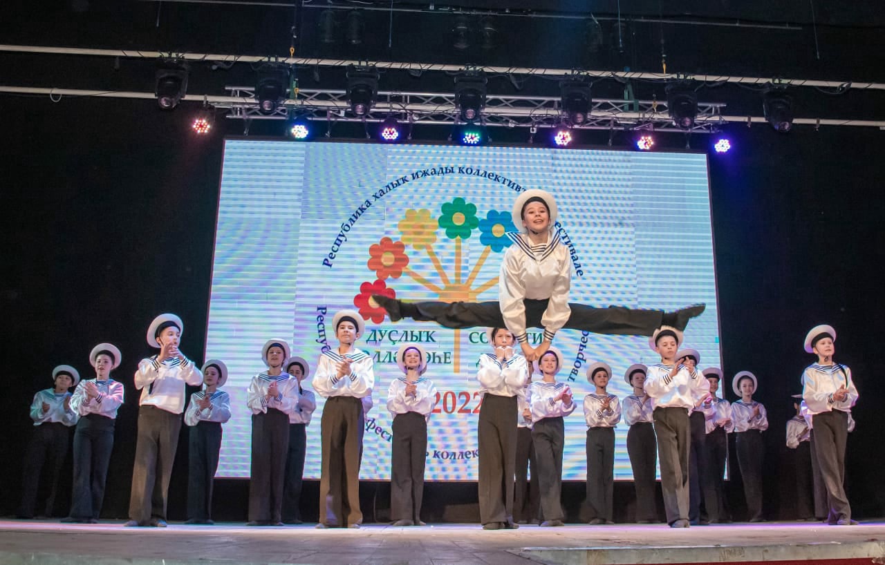 В Башкортостане продолжает работу Республиканский фестиваль народных коллективов самодеятельного художественного творчества «Дуҫлыҡ гөлләмәһе»
